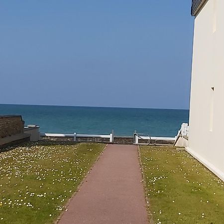 Les Pieds Dans L'Eau - Acces Direct A La Plage Bernieres-sur-Mer Luaran gambar