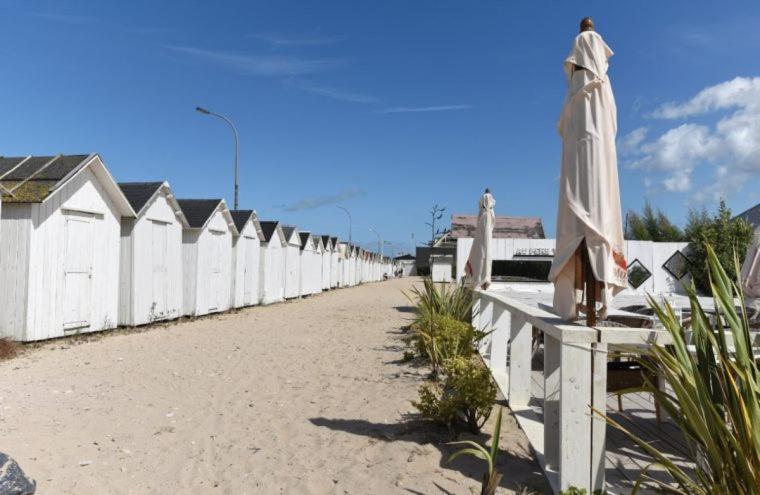 Les Pieds Dans L'Eau - Acces Direct A La Plage Bernieres-sur-Mer Luaran gambar