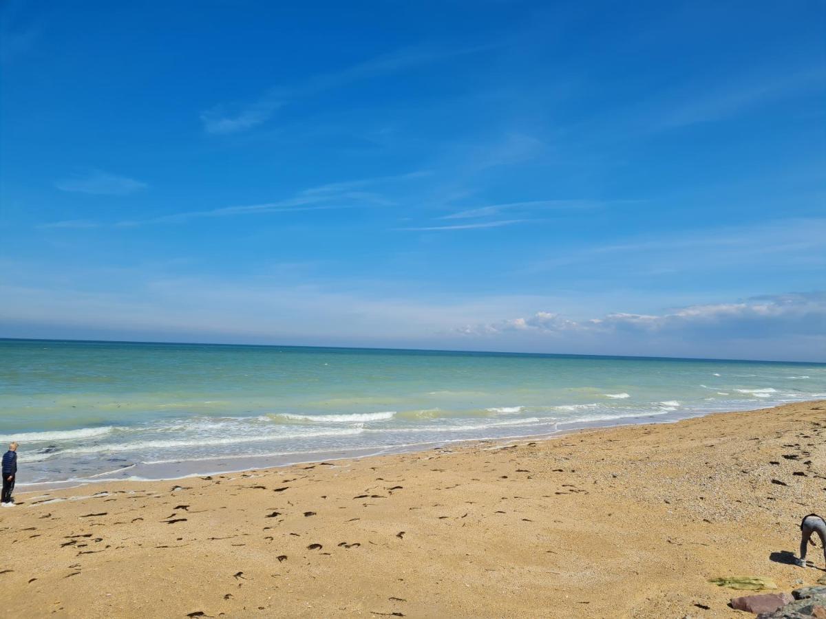 Les Pieds Dans L'Eau - Acces Direct A La Plage Bernieres-sur-Mer Luaran gambar