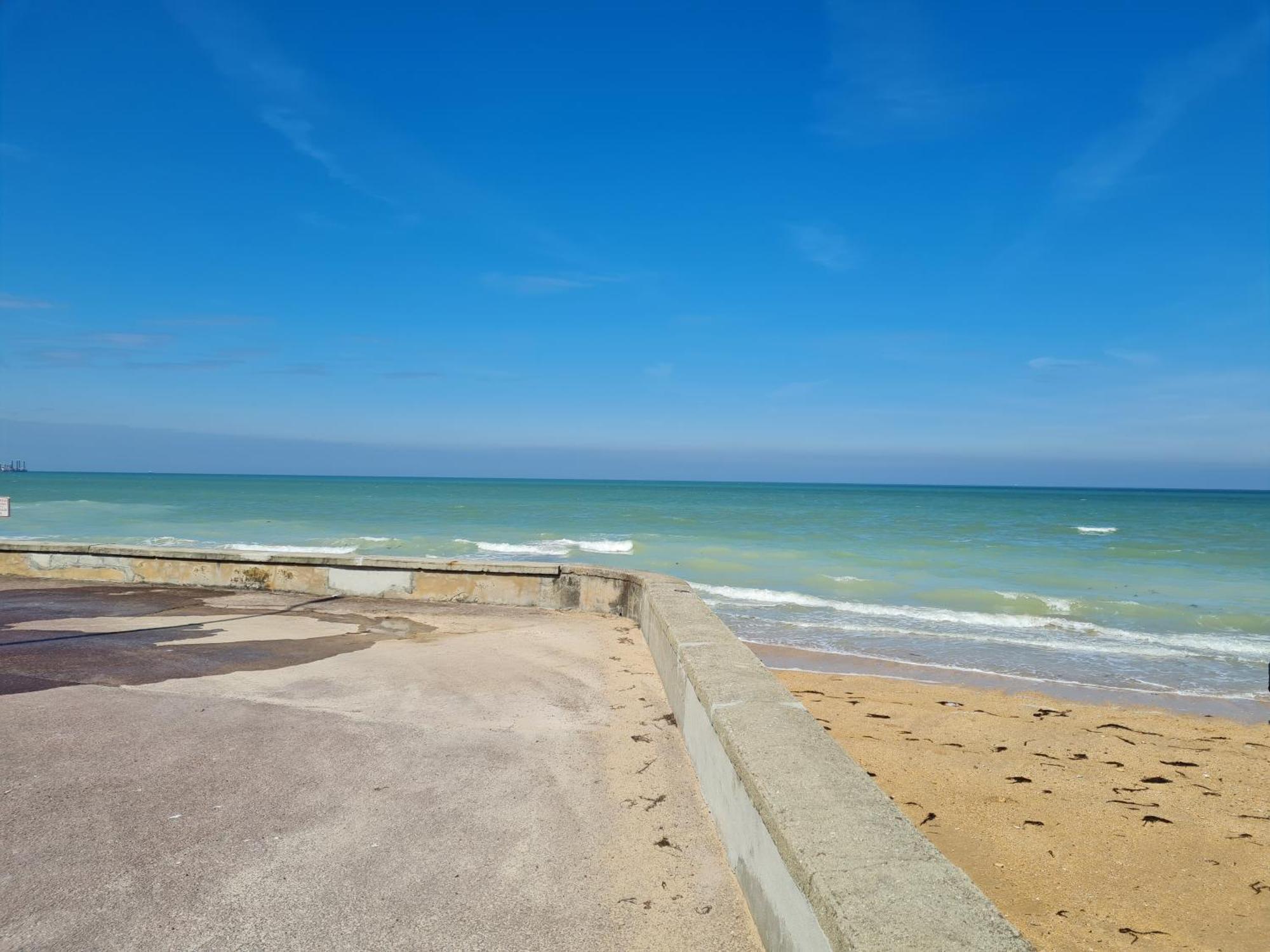 Les Pieds Dans L'Eau - Acces Direct A La Plage Bernieres-sur-Mer Luaran gambar