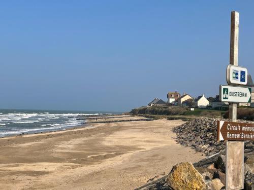 Les Pieds Dans L'Eau - Acces Direct A La Plage Bernieres-sur-Mer Luaran gambar